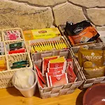 Couette-café Tonia 4*