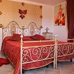 Tonia 4*
