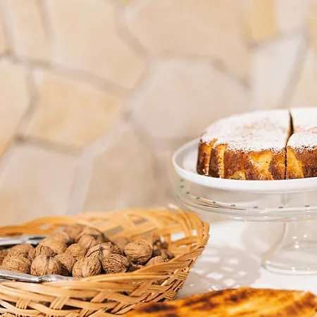 فندق مبيت وإفطار Tonia 2*