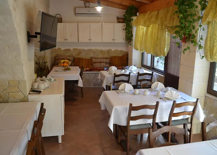 فندق مبيت وإفطار Tonia 4*