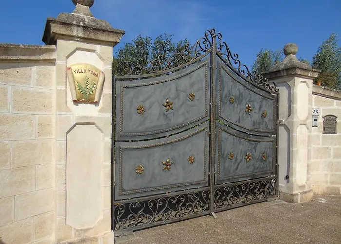 فندق مبيت وإفطار Tonia 4*